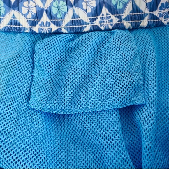 Tommy Bahama Rialto Reel It In 6” Swim Trunks Size M - Picture 5 of 7